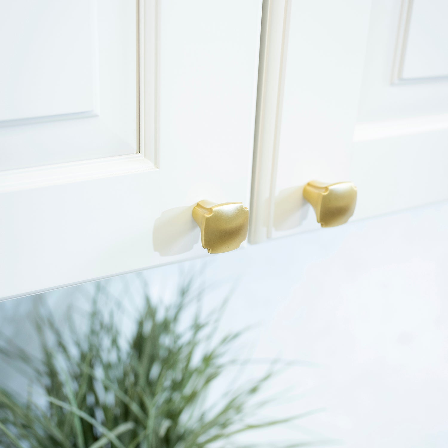 Hickory Hardware Veranda Knob 1-1/8 Inch Square Hickory Hardware
