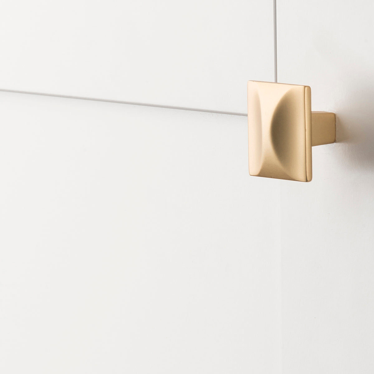 Hickory Hardware Crest Knob 1-1/4 Inch Square Hickory Hardware