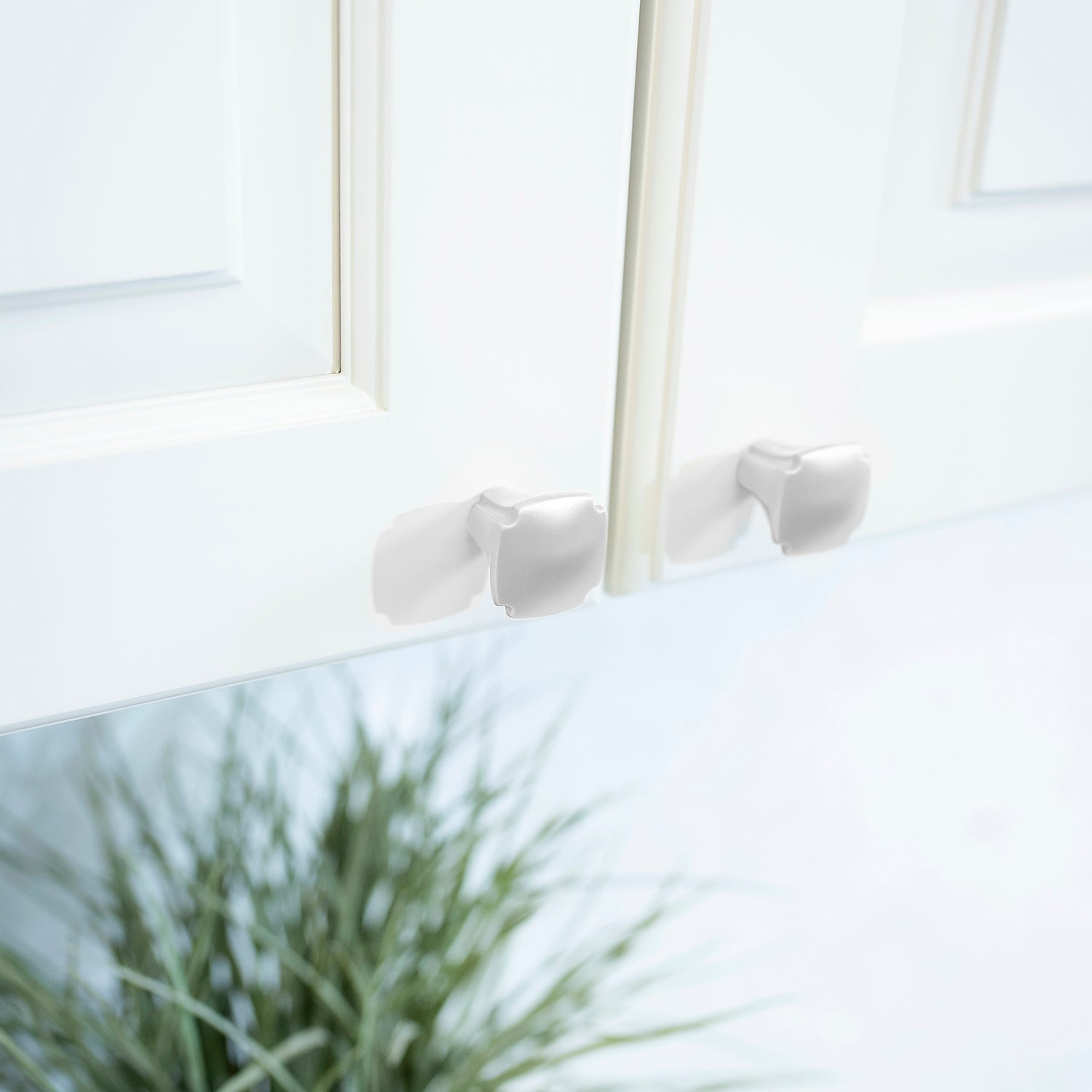 Hickory Hardware Veranda Knob 1-1/8 Inch Square Hickory Hardware