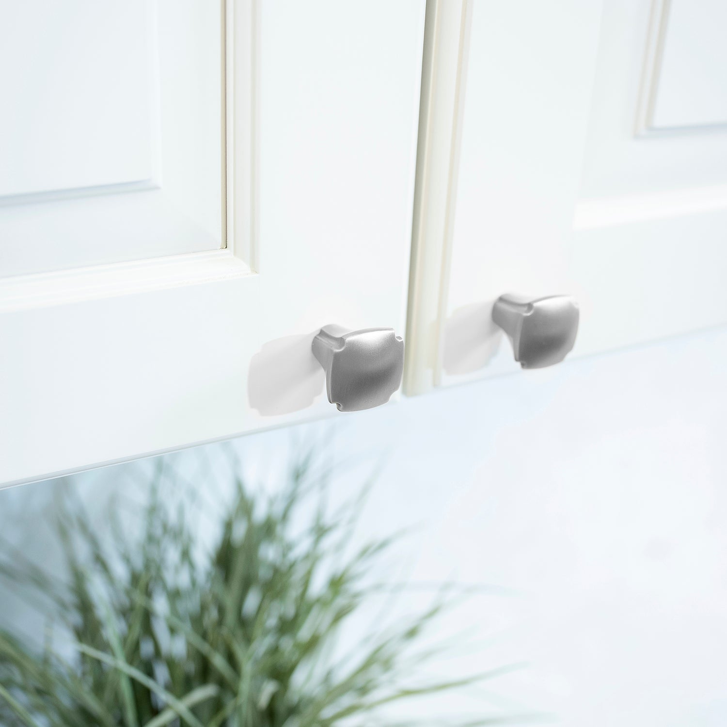 Hickory Hardware Veranda Knob 1-1/8 Inch Square Hickory Hardware