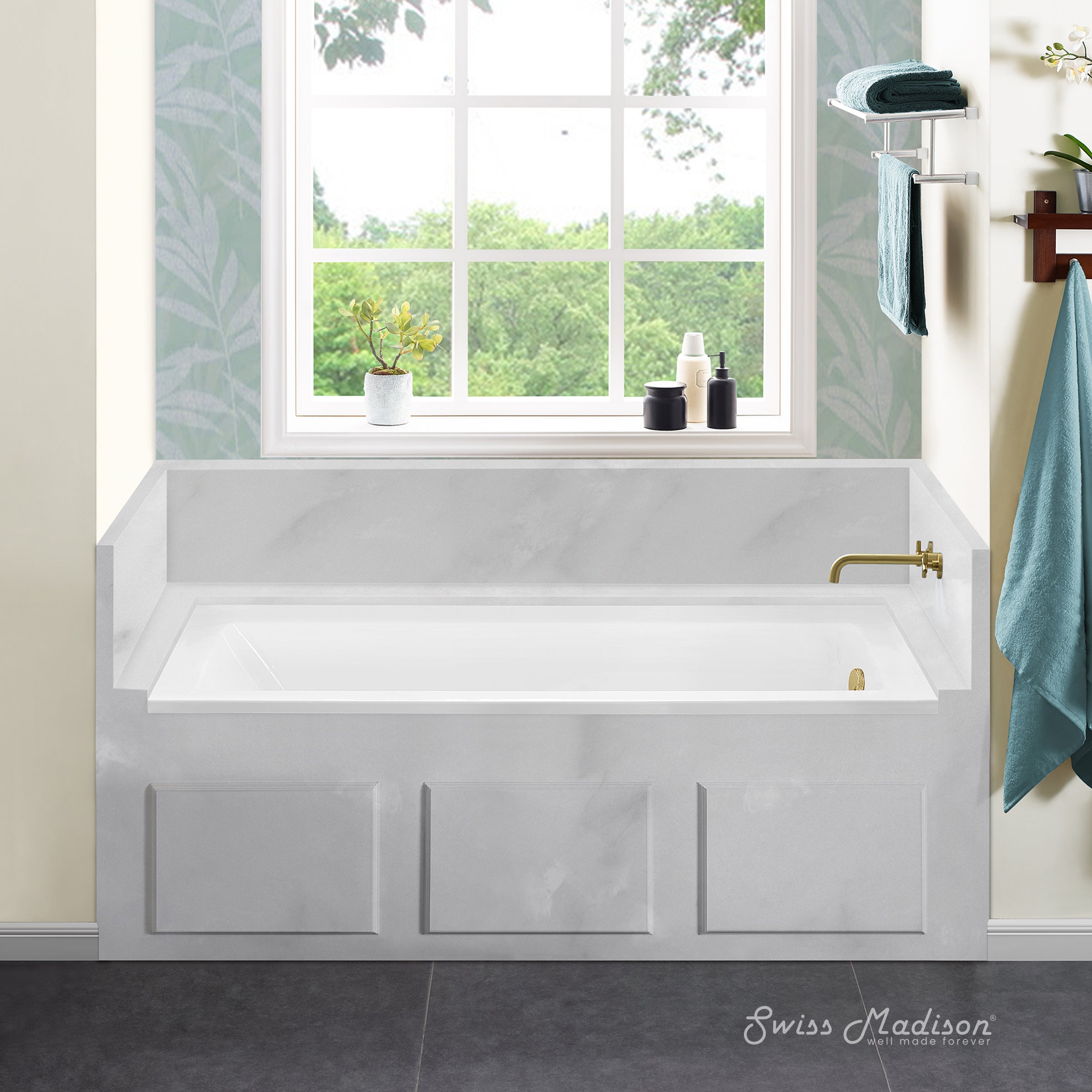 Swiss Madison Voltaire 66" x 32" Alcove Bathtub